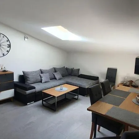 In Vrvari With Terrace, Wifi, Washing Machine 664-5 Apartment