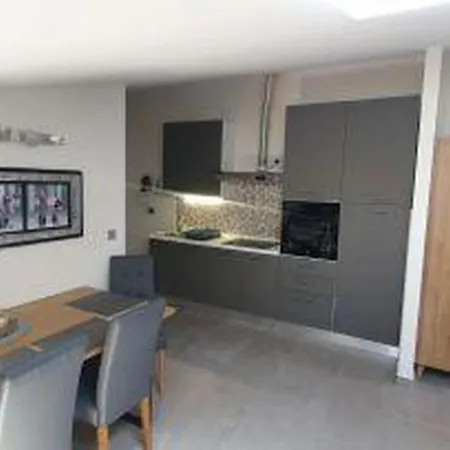In Vrvari With Terrace, Wifi, Washing Machine 664-5 Porec